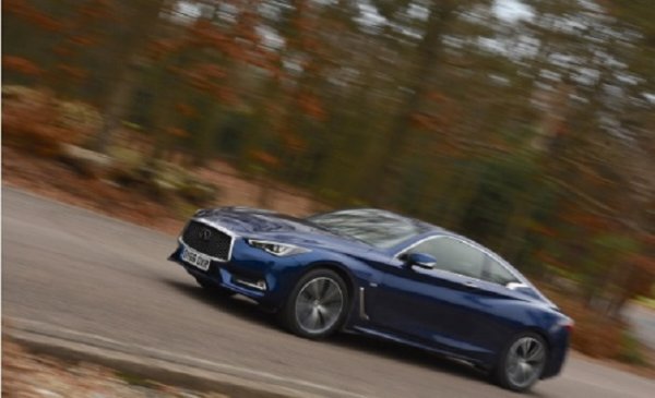 Дизайнът на Infiniti не е обичаен участник в автомобилните паради за красота. Но което второто поколение Q60 се откроява. То е смело и уверено, "показва мускулите" си по деликатен начин..  
